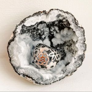 • silver flower ring •